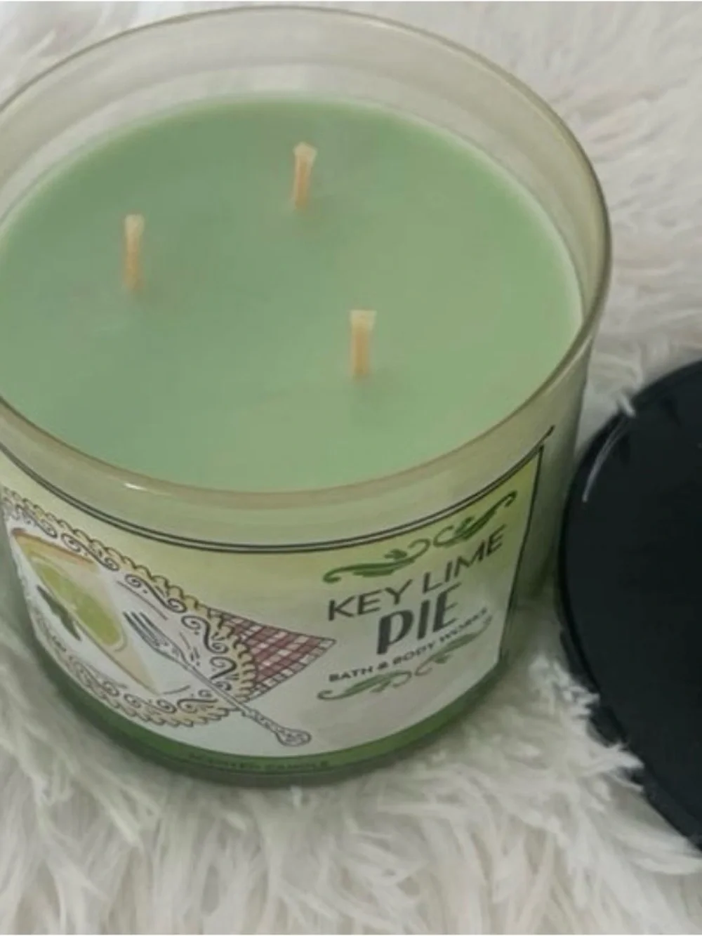 Bath & Body Works Key Lime Pie Scented Candle - Green and Black